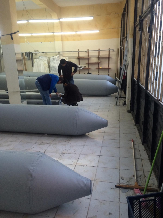 15-10/30/insan-kacakcilari-bot-uretimi-icin-atolye-kurmus_6722_dhaphoto3-1446213280