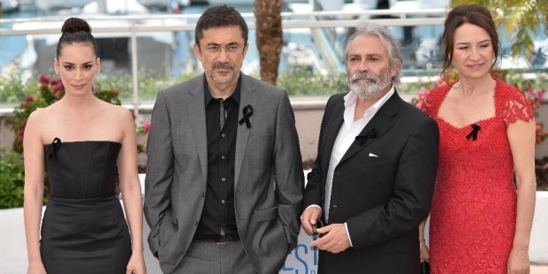 15-10/30/page_kis-uykusu-altin-palmiyeyi-kazaninca-melisa-sozen-odulu-kacirdi_110545921