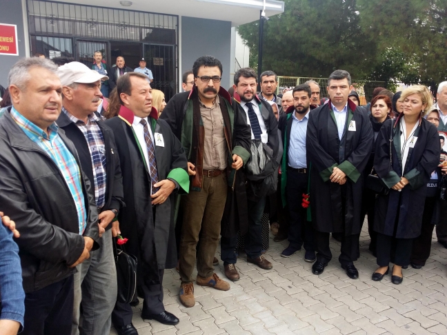 15-10/30/soma-faciasinda-danistaya-mufettisler-sorusturulsun-itirazi_7617_dhaphoto4-1446194201