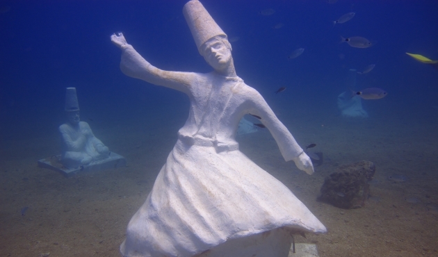 15-10/31/dalgiclar_110_heykeli_side_sualti_muzesine_indirdi