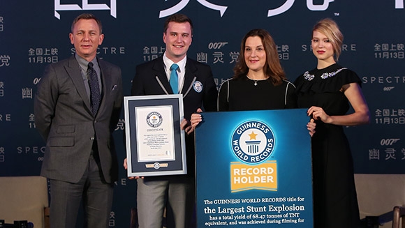 15-11/12/007-spectre-explosion-certificate-presentation-main_tcm25-405425