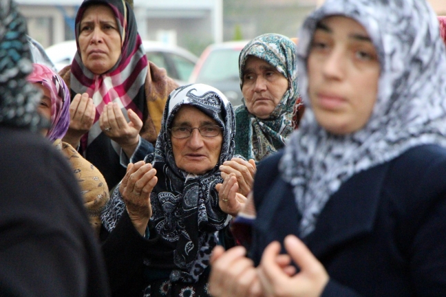 15-11/12/12-kasim-depreminin-16nci-yil-donumunde-acilar-tazelendi_7843_dhaphoto5