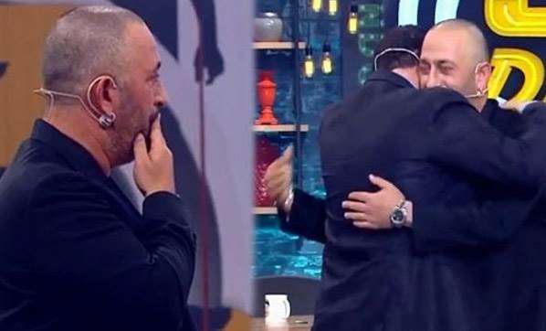 15-11/12/cem-yilmaz-32-yil-sonra-abisine-kavustu-1838356-1447325417