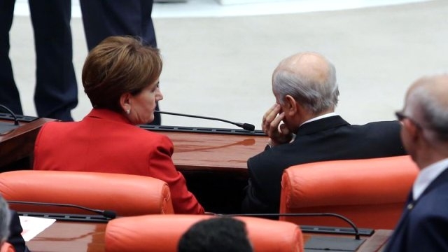 15-11/20/mhpde-kazan-kayniyor-bahceli-karsitlari-meral-akseneri-istiyor-98082