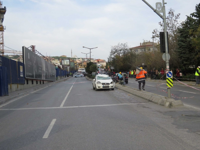 15-11/21/lodos-iskeleyi-araclarin-uzerine-ucurdu-1-_4029_dhaphoto2