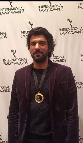 15-11/23/engin-akyurek-iemmy-madalyasini-aldi