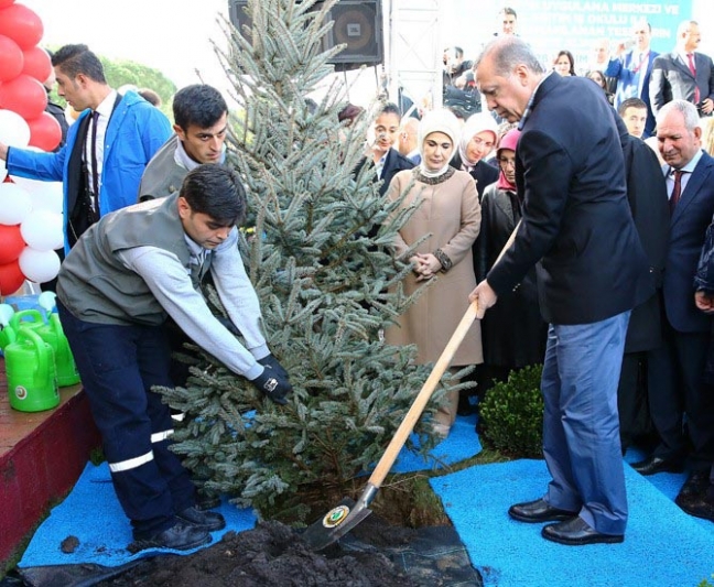 15-11/28/cumhurbaskani-erdogandan-tahir-elcinin-oldurulmesine-tepki_2630_dhaphoto17