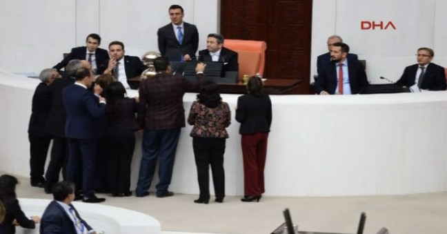 15-12/09/091220151901565899335_2