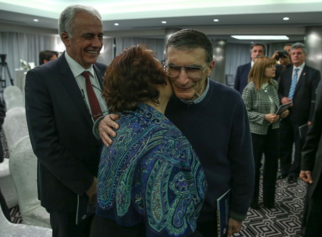 15-12/14/aa_picture_20151214_7056065_high