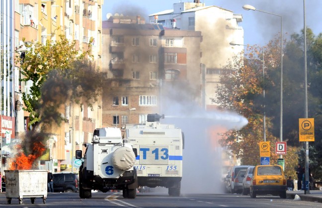 15-12/14/diyarbakirda-olaylar-cikti-ek-fotograflar_6809_dhaphoto1
