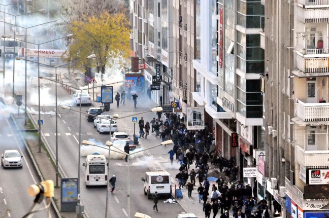 15-12/14/diyarbakirda-olaylar-cikti_5333_dhaphoto1