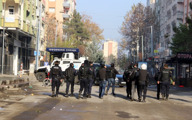 15-12/18/20151218aw608018_03