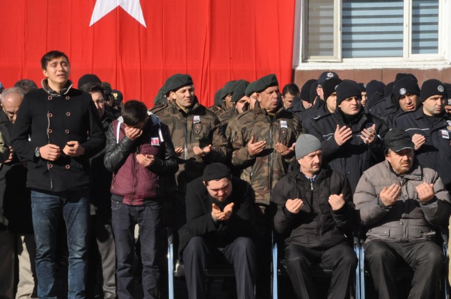 15-12/23/sehit-uzman-cavus-islam-cakar-bitlisten-memleketi-zonguldaka-ugurlandi_2364_dhaphoto6