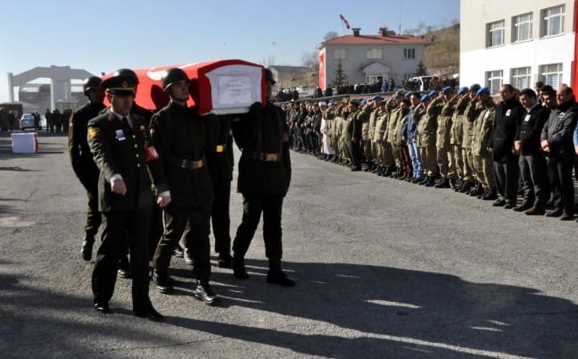 15-12/23/sehit-uzman-cavus-islam-cakar-bitlisten-memleketi-zonguldaka-ugurlandi_2364_dhaphoto7