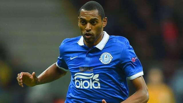 15-12/28/douglas-silva-kimdir