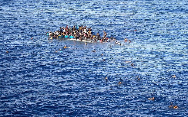 15-12/31/migrants_sinking_s_3273325b