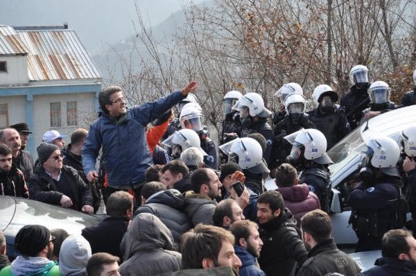 16-02/16/artvin-cerattepe-de-gergin-bekleyis-6626733