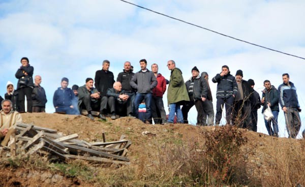 16-02/16/artvin-cerattepe-de-gergin-bekleyis-6626737