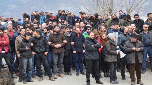 16-02/16/artvin-cerattepe-de-gergin-bekleyis-6626791