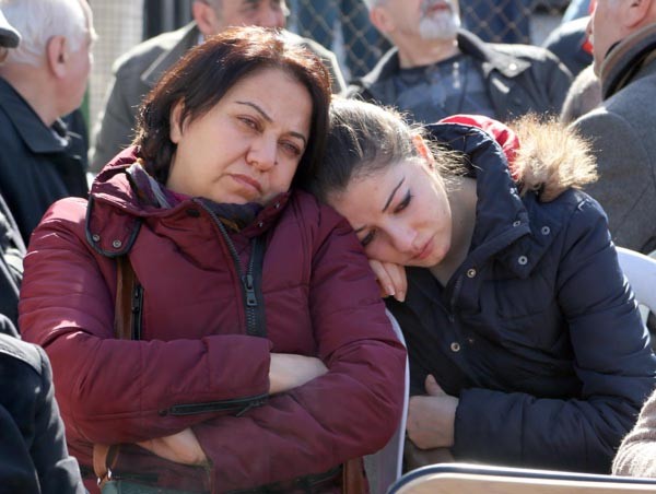 16-02/18/ankara-adli-tip-kurumu-onunde-acili-bekleyis-6635380