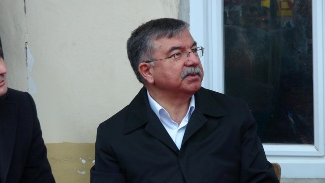 16-02/21/bakan-yilmaz-ates-cemberi-icerisinde-baris-adasi-gibiyiz-4177-dhaphoto7-imfrszkiuuau1zrmd2cqya