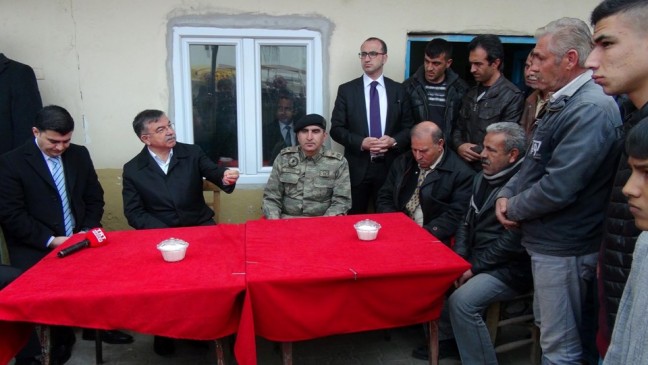 16-02/21/bakan-yilmaz-ates-cemberi-icerisinde-baris-adasi-gibiyiz-4177-dhaphoto8-sc4z9jgqy0-4ewcf6akl2w