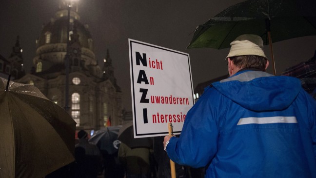 16-02/23/pegida-1456228460