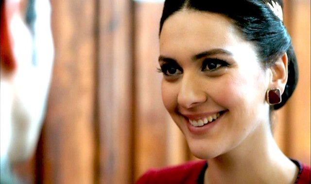 16-04/03/1459417253_berguzar-korel-resimleri-51