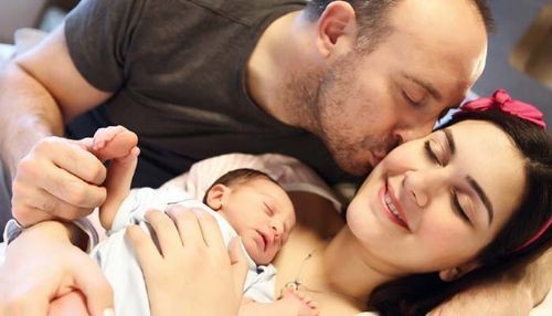 16-04/03/berguzar-korel-e-teselli-opucugu-4589788_8670_o