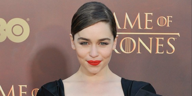 16-04/12/o-emilia-clarke-facebook