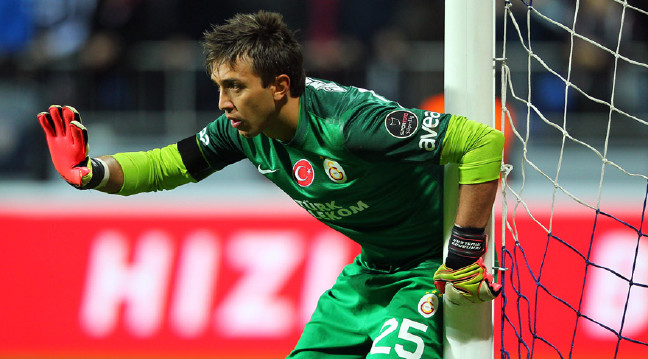 16-04/13/fernando-muslera-13-04