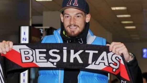 16-04/23/denys-boyko-istanbulda-615x350