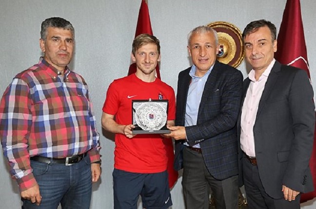 16-05/11/cilymtgwmaaujl7-1462979257