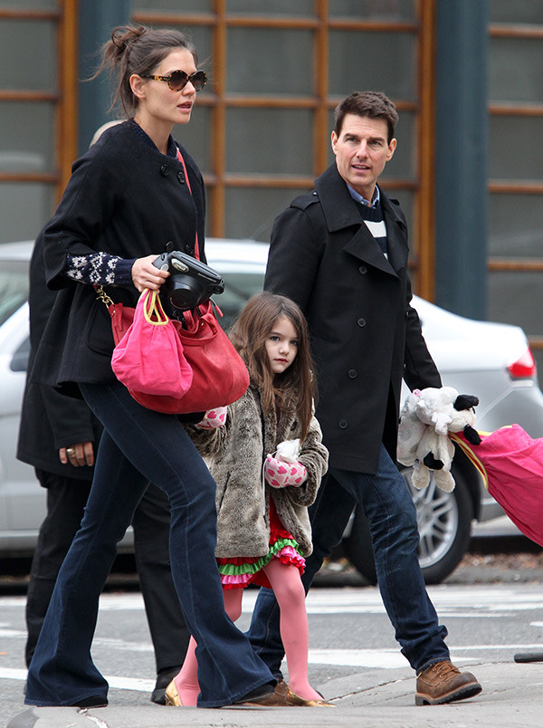 16-05/18/tom-cruise-suri-cruise-katie-holmes-jamie-foxx-spl-ftr-1463573493