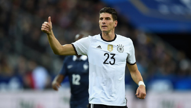16-06/10/mario-gomez-england-germany_3437248