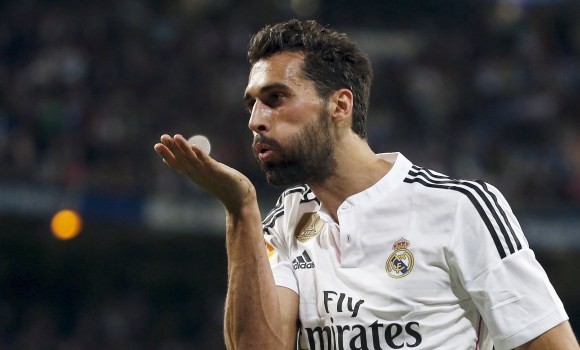 16-06/20/arbeloa-lanza-beso-2015-reuters