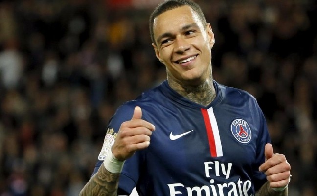 16-06/20/paris-st-germains-gregory-van-der-wiel-celebrates