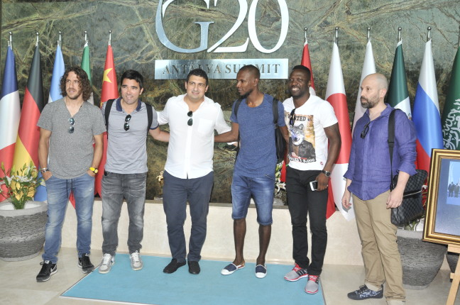 16-07/16/puyol-deco-sag-en-bastaki-kisiler-1