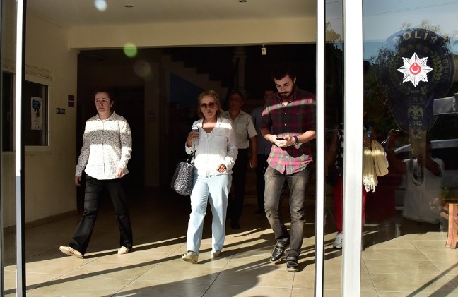 16-07/26/160726-nazli-ilicak-gozaltina-alindi1-qeqcjcm1ck6fuh90jsff0a