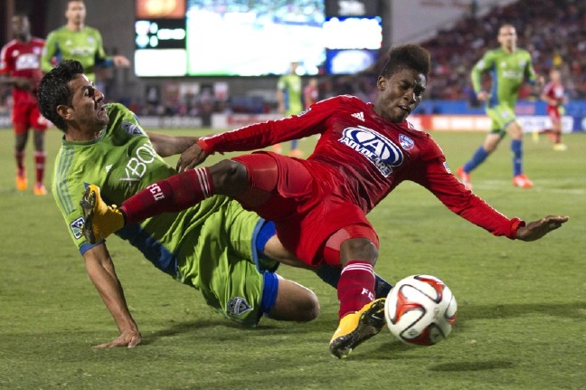 16-07/26/leo-gonzalez-fabian-castillo-mls-playoffs-seattle-sounders-fc-dallas