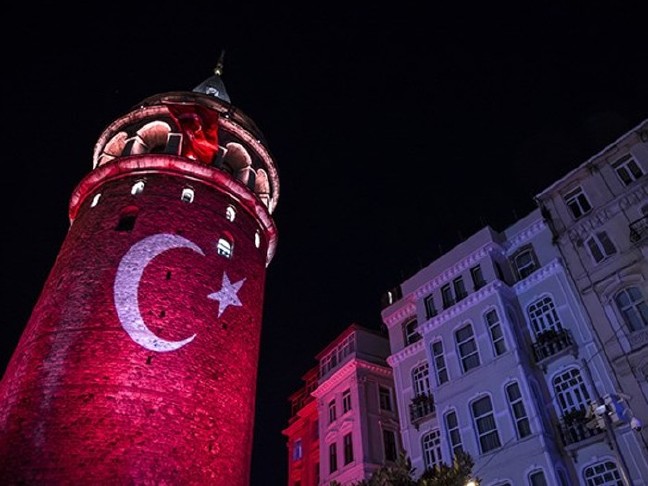 16-07/27/darbe-girisimine-tepki-amaciyla-galata-8o3u