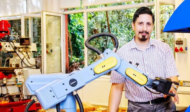 16-08/09/utku-buyuksahin-robot-el-1-1470738904