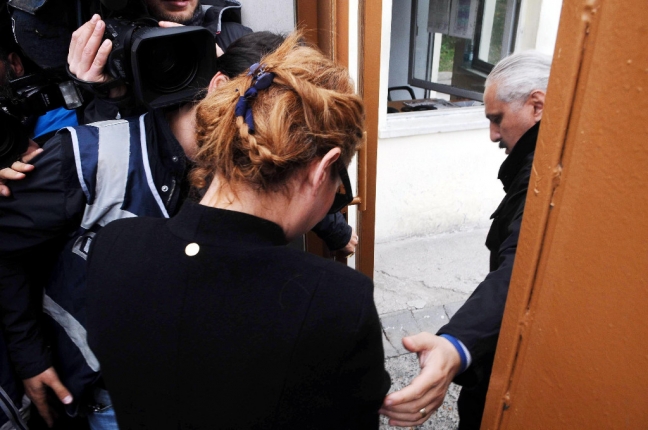 16-08/17/bir-sokta-nisanlisindan-deniz-seki-faruk-salman-1465253