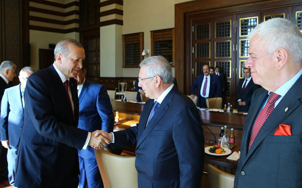 16-08/30/cumhurbaskani-erdogan-kulupler-birligi-heyeti-ni-kabul-etti-7579737