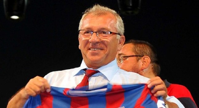 16-09/14/altinordu-baskani-seyit-mehmet-ozkan-tum-takimi-kovdu-141633