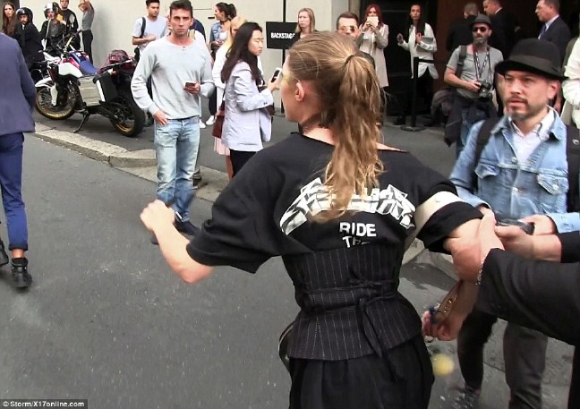 16-09/22/38b0180a00000578-3801777-image-a-87_1474549742546