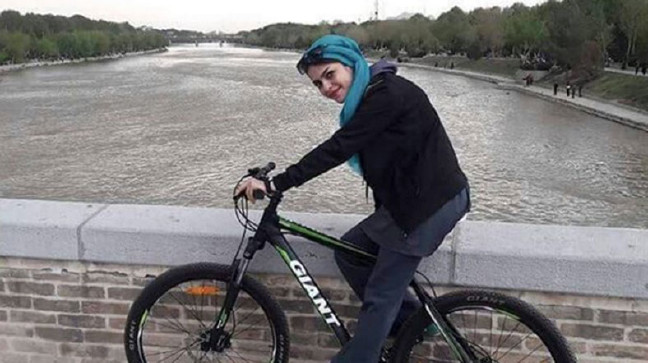 16-09/25/m-iranli-kadinlar-bisiklet-6