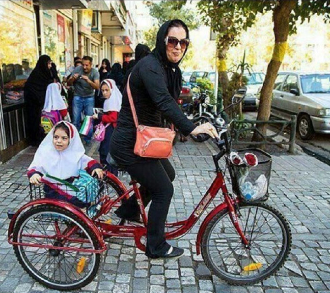 16-09/25/main-iranli-kadinlar-bisiklet-1