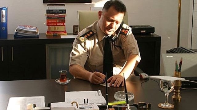 16-09/25/ocalan-i-sorgulayan-komutan-ocalan-kanser-deyip-7070350_x_7653_o