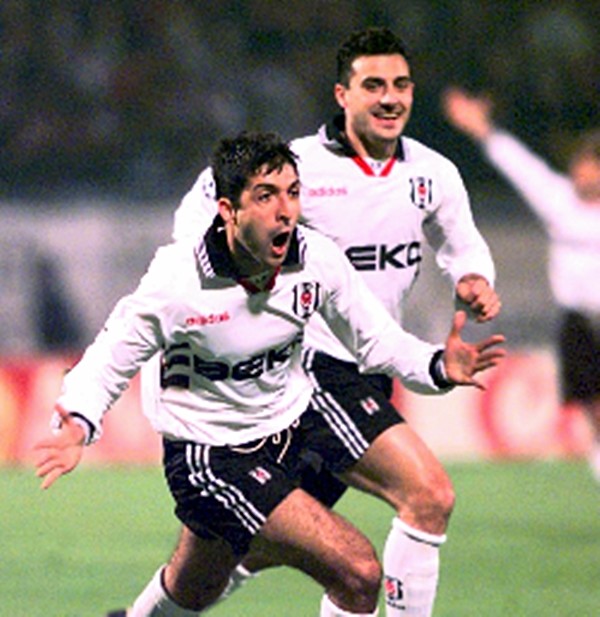 16-09/27/oktay-derelioglu-besiktas-formasiyla-jubilesini_o
